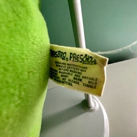 1982 hasbro preschool green gloworm with glow stick WORKING & extra stick - Picture 5 of 6